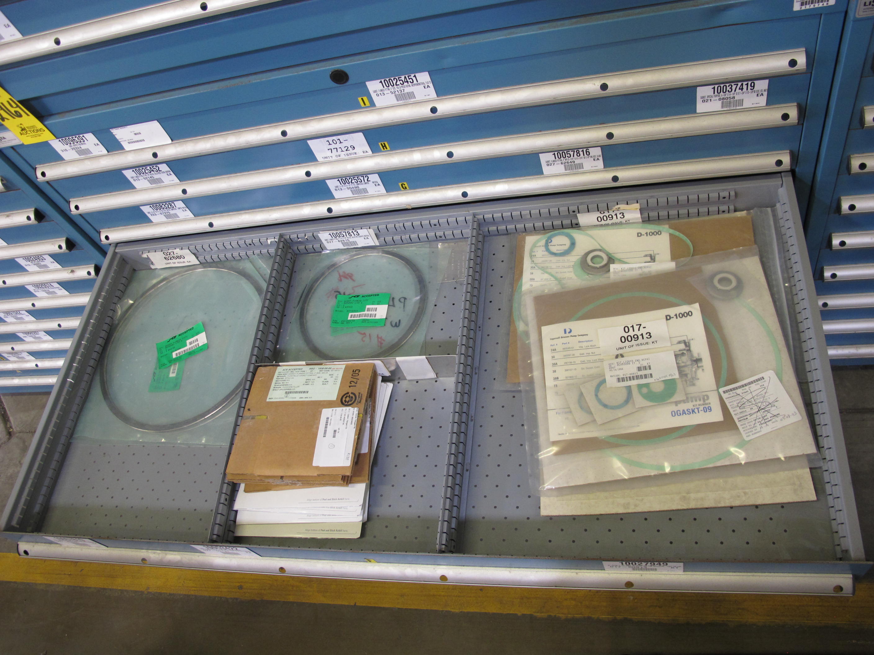 LISTA HEAVY DUTY 9-DRAWER PARTS CABINET W/ CONTENTS (W-50) LOADING & HANDLING FEE $25-